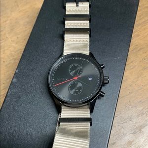 MVMT Outback watch 42mm + 4 batteries